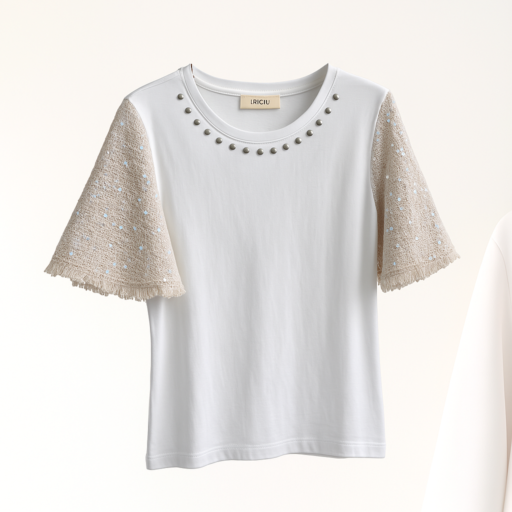 ✨ T-shirt Bianca con Maniche Svasate in Tessuto Lurex e Borchie Decorative - IRIGIU Clothing Line