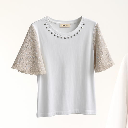 ✨ T-shirt Bianca con Maniche Svasate in Tessuto Lurex e Borchie Decorative - IRIGIU Clothing Line